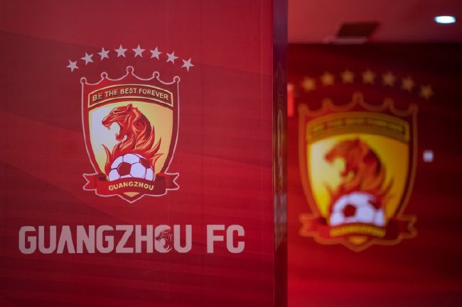 老师脱了裙子坐了上去电影